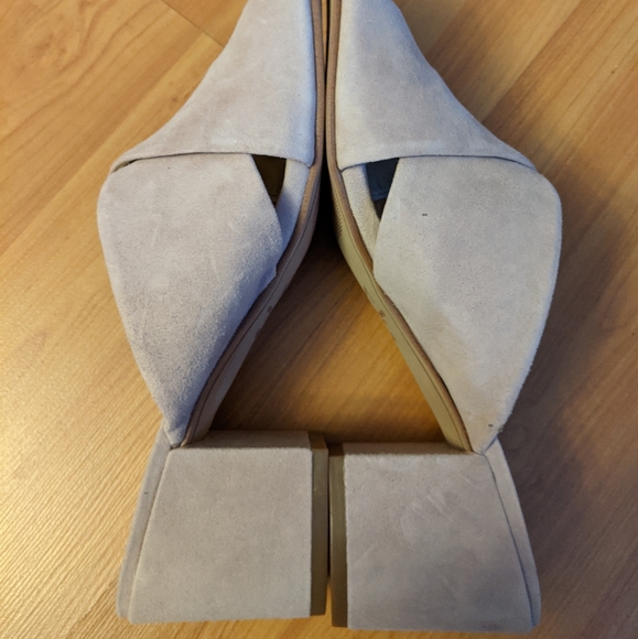 Marc Fisher slide - Picture 2 of 3